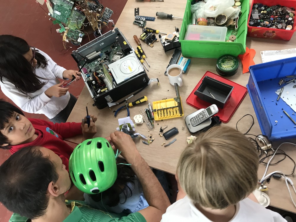Fixit Club at Makery  4